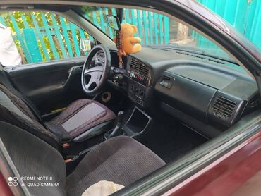 Volkswagen: Volkswagen Golf: 1993 г., 1.6 л, Механика, Бензин, Хэтчбэк