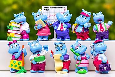 qiz oyuncaqlari: Kinder Begemot 3x Set
1ci set Happy Hippos Gəmi- 50 Azn — 2
