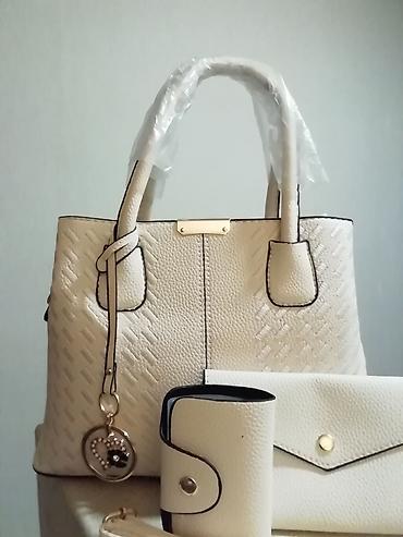 caprice koferi: Nova prelepa bež tašna dužine 30cm i visine 22cm. 3 pregrade unutra — 1