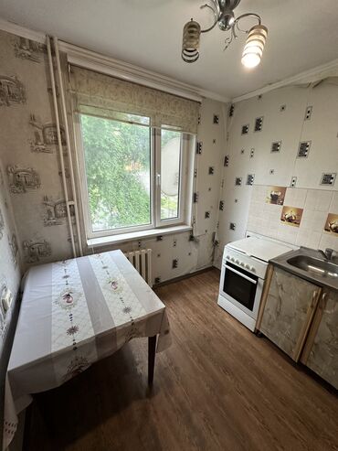продажа квартир в бишкек: 2 комнаты, 42 м², 104 серия, 2 этаж, Старый ремонт