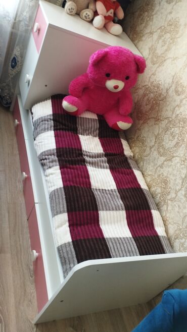 Qız üçün, Çarpayı, Bazasız, Matras ilə, Siyirməli