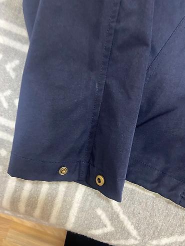 Kurtkalar: Massimo Dutti qadın gödəkçə - Rəng: tünd göy, işığa görə solğun — 4
