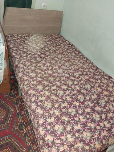 кровать бу ош: В продаже 2 односпальные кровати, одна на металических ножках 1.10м -