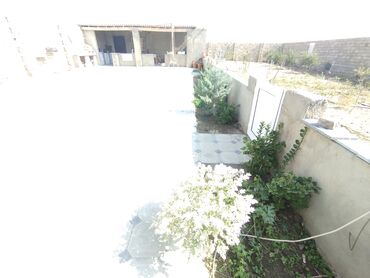 Həyət evləri və villaların satışı: Satış üçün həyət evi və torpaq sahəsi - Tam hasarlanmış geniş həyət — 20