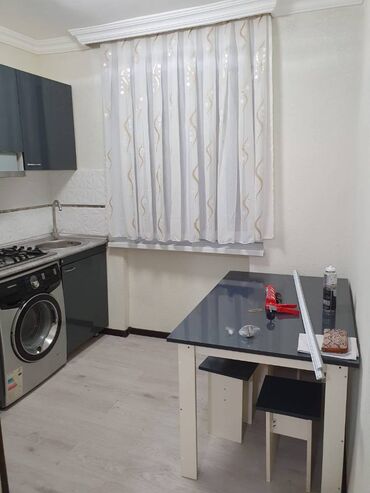 Uzunmüddətli kirayə mənzillər: Biləcəri qəsəbəsi,300 nömrəli məktəbin ərazisində,5 mərtəbənin, 3-cu — 5