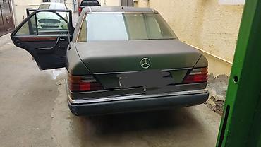 w124 radiator: Mercedes-Benz E-Class W124 sedan - Kuzov: 4 qapılı sedan, tünd boz — 2
