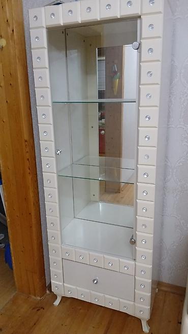 Bufetlər: Şüşə vitrin dolabı - Rəng: krem/ivori - Material: korpus MDF/laminat — 3