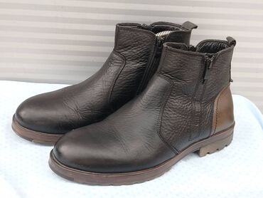 braon čizme: Muske duboke cipele Greyder 42

 odlicno stanje