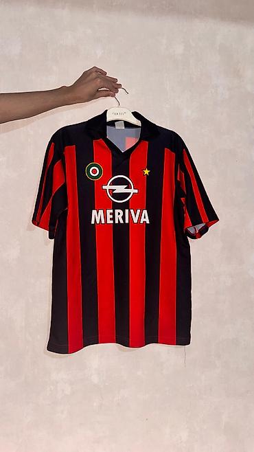Kişi geyimləri: Futbolka, rəng - Qara — 1