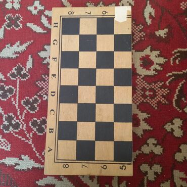 Şahmatlar: Məndə 3 dəst Şaxmat var ki, evdə yer tutduğundan satıram. 1) Böyük — 9