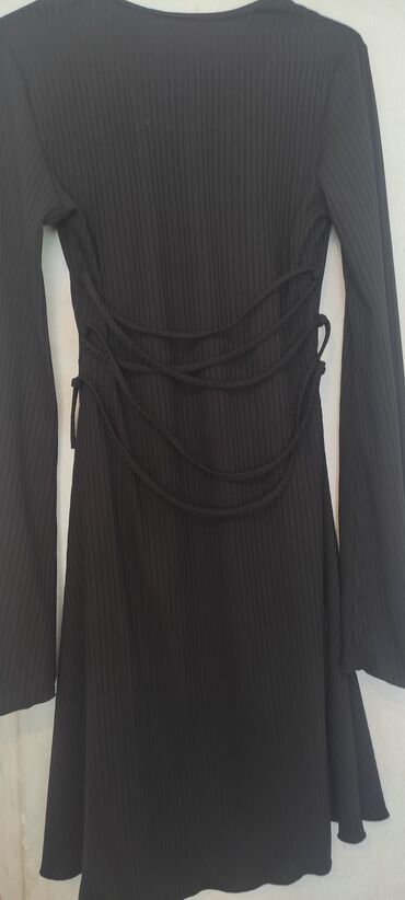 черное вечернее платье: Вечернее платье, Короткая модель, С рукавами