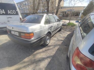 Volkswagen: Volkswagen Passat: 1989 г., 1.8 л, Механика, Бензин, Седан