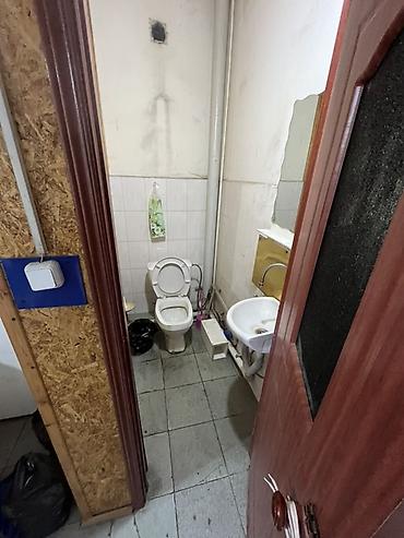 по низу рынка: Сдается в аренду торговое помещение пол магазина,адрес:рынок Орто — 3