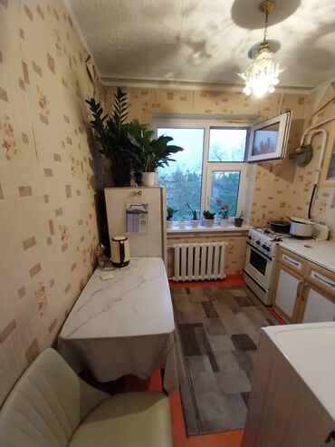 в новопокровке: 1 комната, 35 м², 104 серия, 4 этаж, Старый ремонт