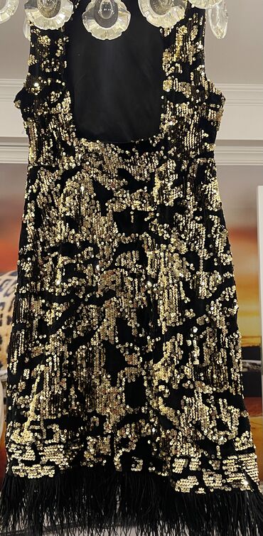 Ziyafət donları: Vılur ustunde biserli paltar zaradan alınıb,sumka tezedi — 1