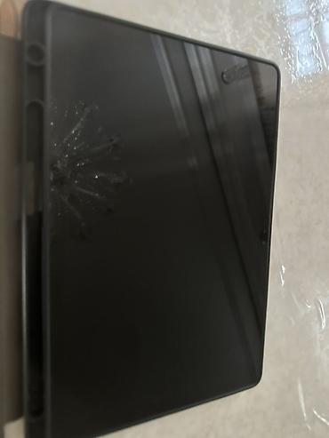 iphone 8se: Планшет Samsung с диагональю около 10–11" в тонком корпусе. Экран с — 3