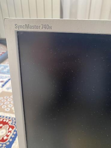 Monitorlar: Samsung SyncMaster 740N LCD monitor - Ekran diaqonalı: 17 düym (4:3) — 3