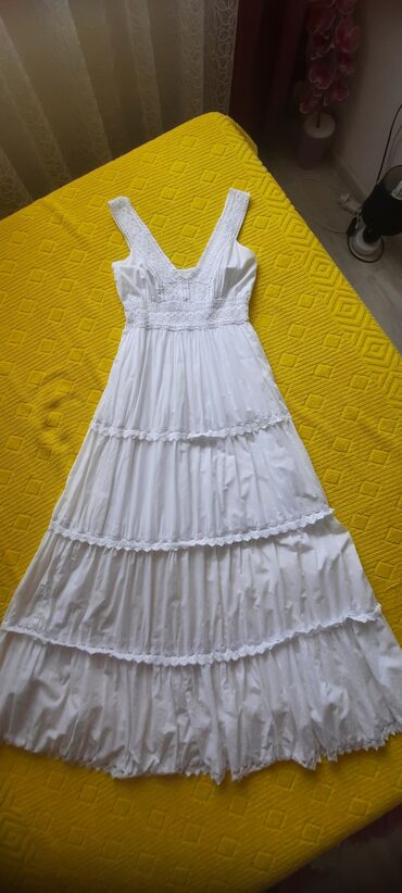 digitron sa trakom: Prelepa bela haljina od čistog pamuka, sa karnerima I vezenim