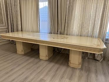уголок столдор: Большой обеденный/банкетный стол в классическом стиле. - Форма — 4