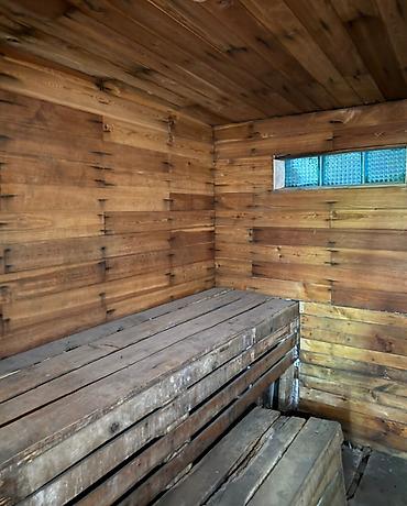 Продажа полдома: 🏡 Продаётся полдома. 📍 Локация: Село Маевка 📐 Основные параметры: 👉 — 3