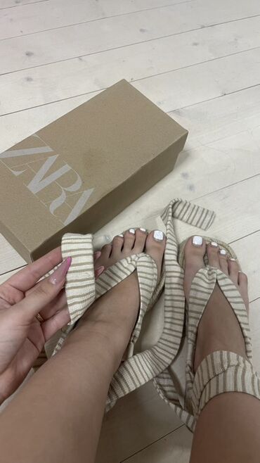 Basanoşka və səndəllər: Zara, Ölçü: 38.5, rəng - Bej, İşlənmiş — 2