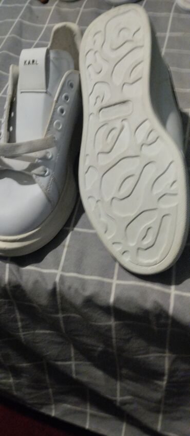 Mokasine: Mokasine, 39 — 11