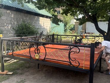 мягкая мебель для кафе: Тапчан 3*2.5м
Сделан из прочного металла