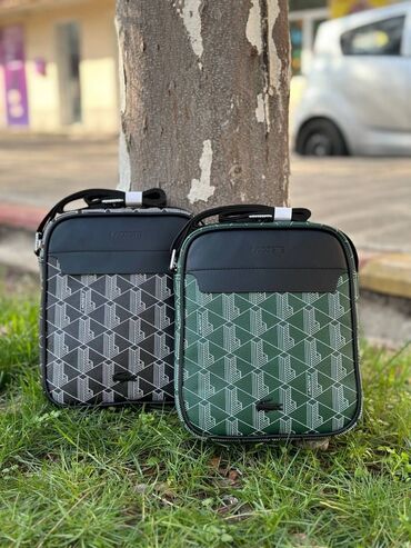 чемодан сумка: Зеленая Барсетка Lacoste 1:1 Состояние: Новое Размеры: Длина 20 см;