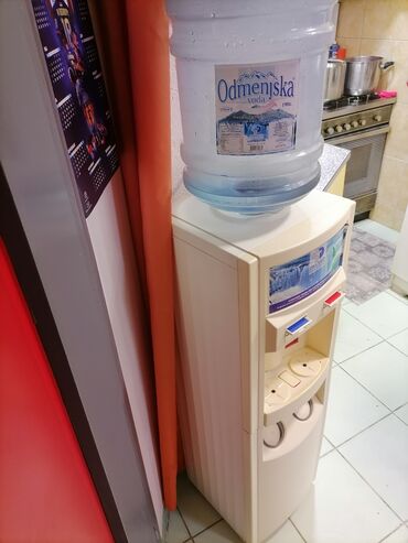 Kuleri za vodu: Aparat za hlađenje i zagrevanje vode vertikalni ispravan dobar — 10