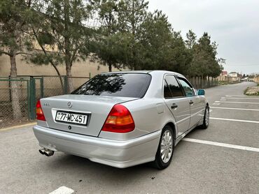 Mercedes-Benz: Mercedes-Benz 220: 2.2 l | 1995 il Sedan — 6