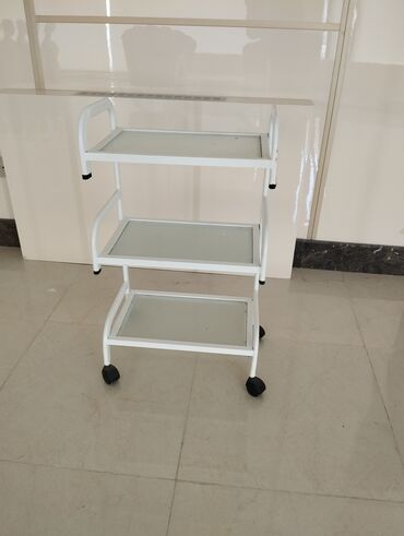 Soyuducu avadanlığı: Rulonlu 3 rəfli servis/saxlama arabası - Konstruksiya: ağ metal