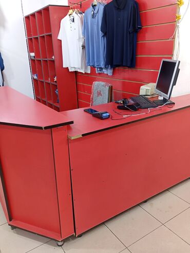 Rəf vitrinləri: Mağaza üçün mebel dəsti - Rəng: qırmızı (qara kənar haşiyələr) - — 4