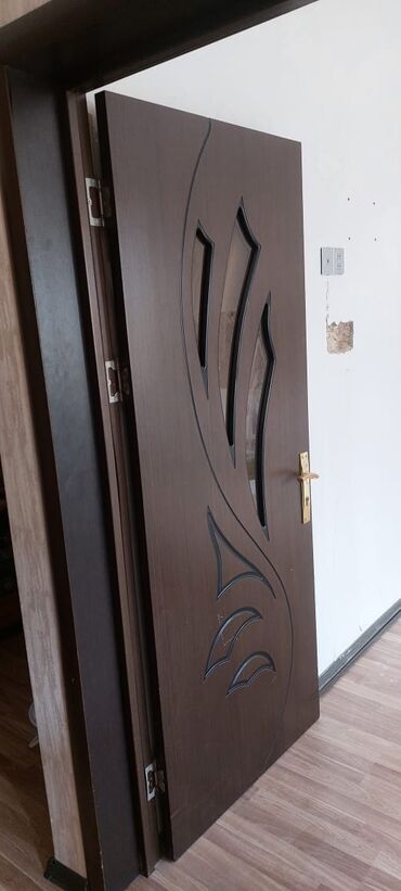 demir seyf qapi: Mebel qapısı – dekorativ şüşə əlavəli, qaralmış qəhvəyi ton -