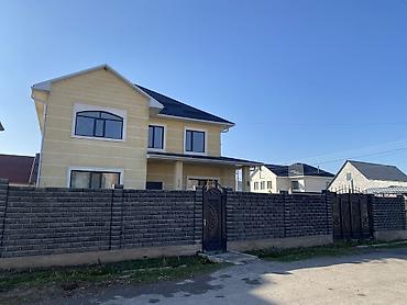 Sale of cottages and houses: Продаётся 2-этажный дом 📍 Район Беш-Кунгой 🏠 Площадь дома — 250 м² 🛏 — 13