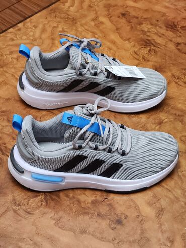 Toy paltarları və aksesuarları: Adidas kişi qaçış/idman krossovkaları - Rəng: boz üst hissə, qara üç