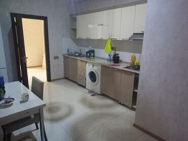 Vauxhall: Tələbə xanım axtarılır.İki nəfər xanım lazımdı.Ev Neftçilər metrosuna