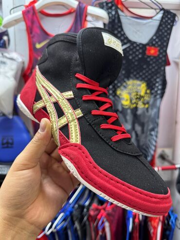 Кроссовки и спортивная обувь: Мужские кроссовки, 38, Asics, Новый, цвет - Черный, Платная доставка