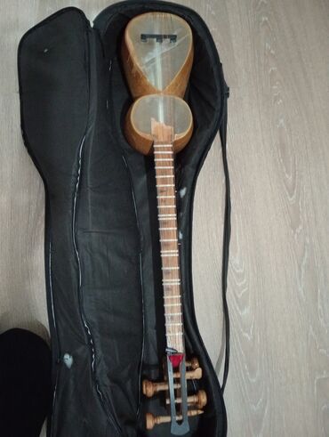 Boşqablar: Azərbaycan tarı, geniş imkanlara malik, simli musiqi alətidir. Tarın