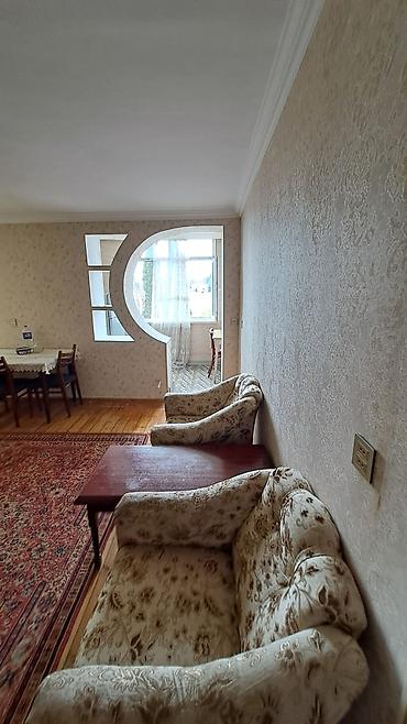 Kirayə mənzillər: Gəncə şəhəri Heydər Əliyev pr. Maksi marketə yaxın bina evi 2 otaqlı — 2