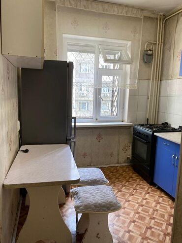 1 комнатная квартира на сутки в оше: 3 бөлмө, Менчик ээси, Чогуу жашоосу жок, Толугу менен эмереги бар