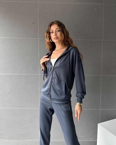 Gornji i donji deo: Komplet trenerka S M L XL 2XL Cena 3300 din — 11