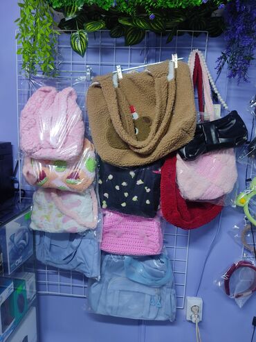 вязаный свитер: Продаю вязаные сумки новые, есть много вариантов