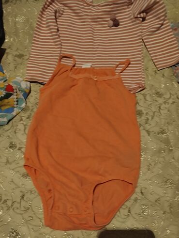 Ziyafət donları: Məhsul paketi: ayaqqabı və geyim 1) Qırmızı idman ayaqqabıları - — 21