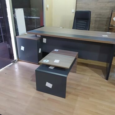 Ofis masaları: Yeni, Müdir üçün