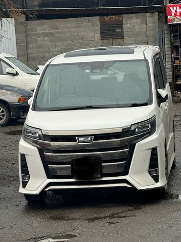 Toyota: Toyota Noah: 2017 г., 2 л, Типтроник, Бензин, Вэн/Минивэн