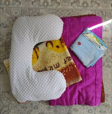 Продаю подушку для кормления,детский плед(110*93),детское одеяло