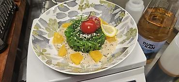 Готовые блюда, кулинария: Ассортимент японской кухни - Нигири и гунканы: лосось, тунец — 12