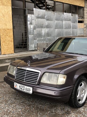 другие марки: Mercedes-Benz E 220: 1993 г., 2.2 л, Автомат, Бензин, Седан