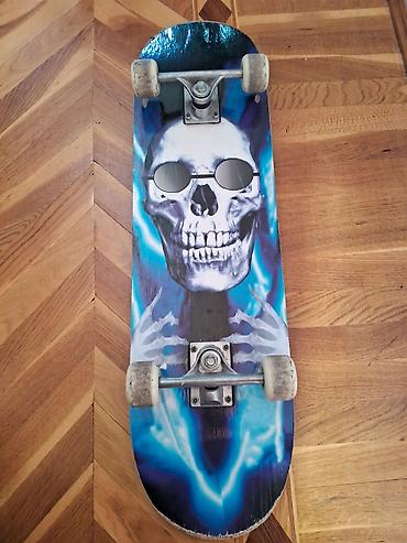 İdman və istirahət: Skateboard – tam komplekt - Dizayn: Göy-qara fon üzərində eynəkli — 3