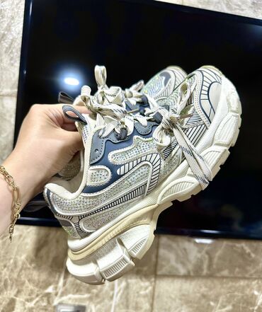 Кроссовки и спортивная обувь: Balenciaga, Размер: 38, цвет - Белый, Новый